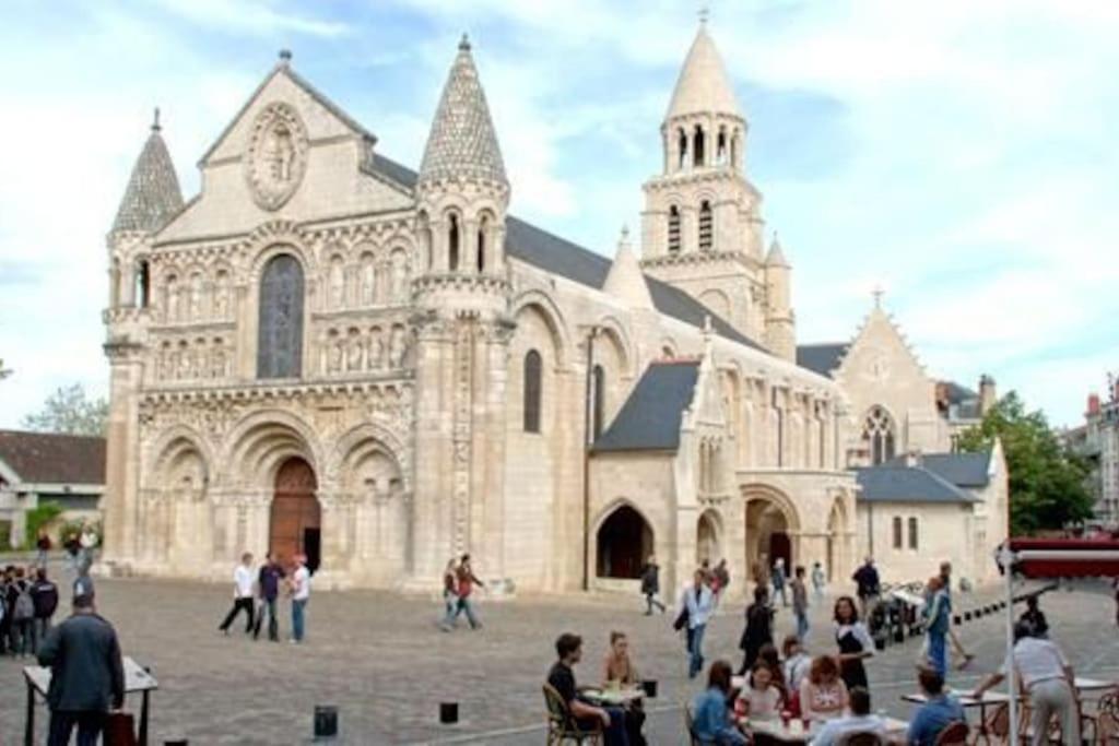 • Bel Appartement - Centre Historique De Πουατιέ Εξωτερικό φωτογραφία